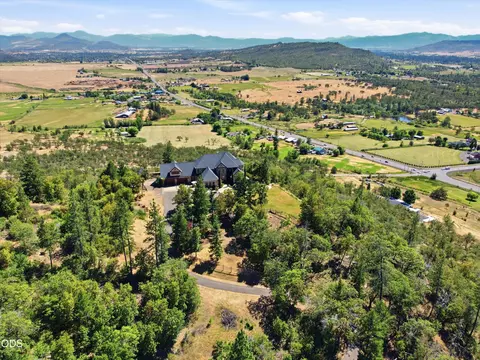 View/Area - 15202 Richards Way, Eagle Point, OR 97524 photo 4 of 4
