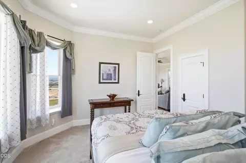 Bedroom - 15202 Richards Way, Eagle Point, OR 97524 photo 7 of 18