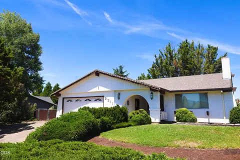2311 Amaryllis St, Medford, OR 97504