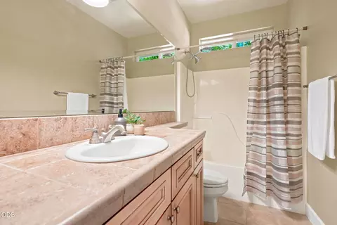 Bath - 61421 Davis Lake Loop, Bend, OR 97702 photo 2 of 2