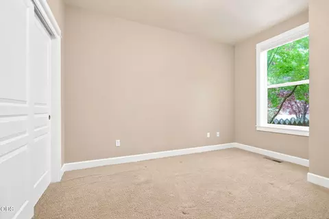 Bedroom - 61421 Davis Lake Loop, Bend, OR 97702 photo 3 of 4