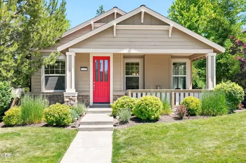 Exterior - 61421 Davis Lake Loop, Bend, OR 97702 photo 1 of 11