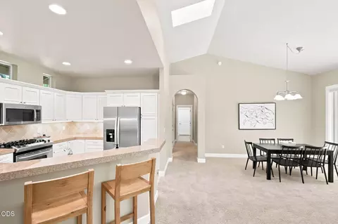Dining - 61421 Davis Lake Loop, Bend, OR 97702 photo 3 of 3
