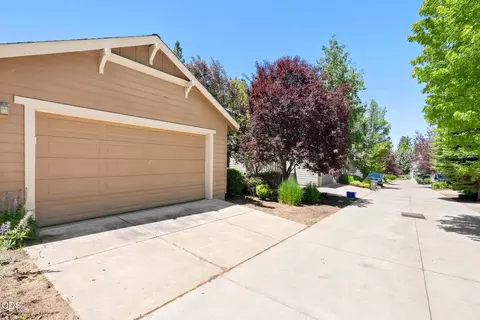Exterior - 61421 Davis Lake Loop, Bend, OR 97702 photo 9 of 11