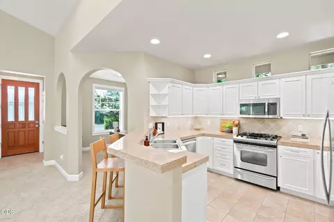 Kitchen - 61421 Davis Lake Loop, Bend, OR 97702 photo 1 of 3