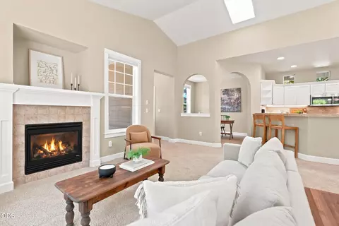 Living - 61421 Davis Lake Loop, Bend, OR 97702 photo 5 of 6