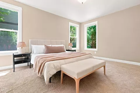 Bedroom - 61421 Davis Lake Loop, Bend, OR 97702 photo 2 of 4