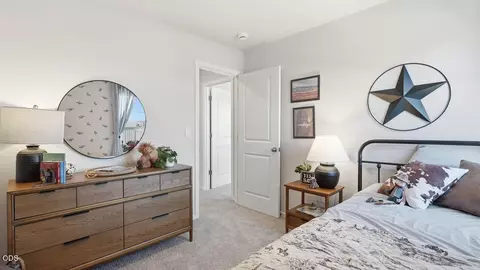 Bedroom - 61221 Parrell Rd, Bend, OR 97702 photo 3 of 4