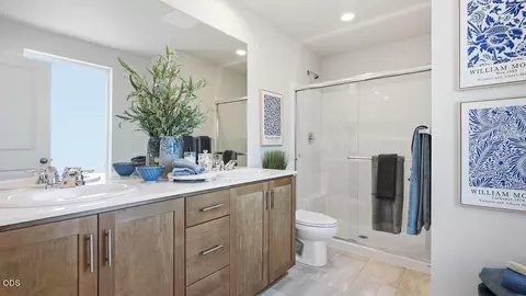 Bath - 61221 Parrell Rd, Bend, OR 97702 photo 2 of 3