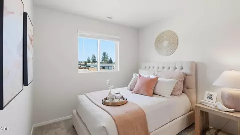 Bedroom - 61223 Parrell Rd, Bend, OR 97702 photo 3 of 6