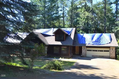 190 Shadow Ln, Grants Pass, OR 97526