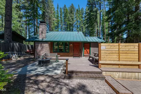26104 SW Pine Dr, Camp Sherman, OR 97730