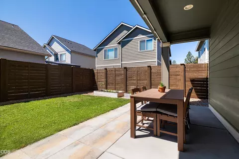 Exterior - 20571 Rolen Ave, Bend, OR 97702 photo 3 of 5