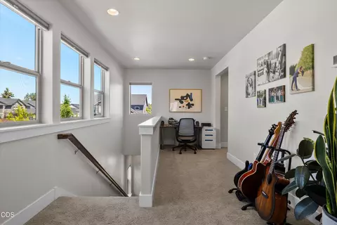 Entry Way - 20571 Rolen Ave, Bend, OR 97702 photo 3 of 5