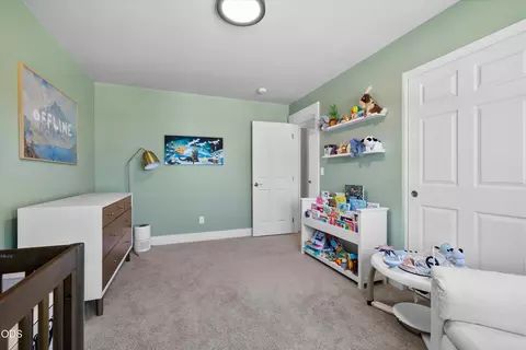 Bedroom - 20571 Rolen Ave, Bend, OR 97702 photo 2 of 2