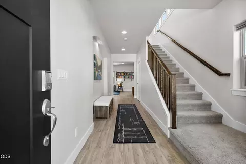 Entry Way - 20571 Rolen Ave, Bend, OR 97702 photo 1 of 5