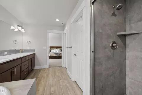 Entry Way - 20571 Rolen Ave, Bend, OR 97702 photo 4 of 5