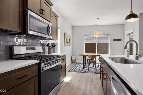 Kitchen - 20571 Rolen Ave, Bend, OR 97702 photo 3 of 5