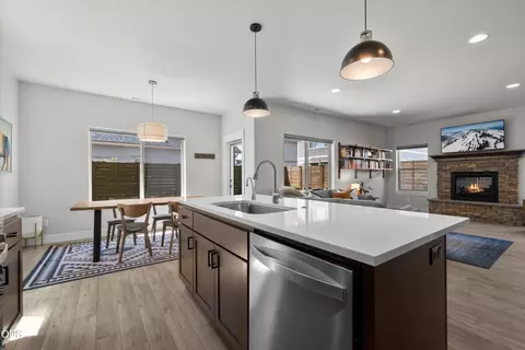 Kitchen - 20571 Rolen Ave, Bend, OR 97702 photo 4 of 5