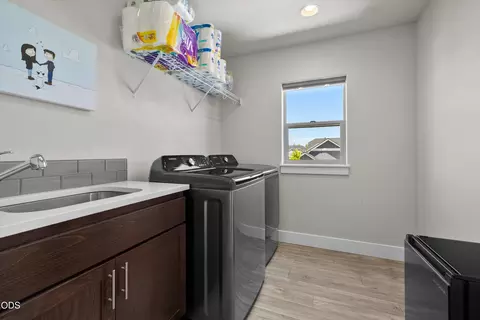 Other - 20571 Rolen Ave, Bend, OR 97702 photo 7 of 9