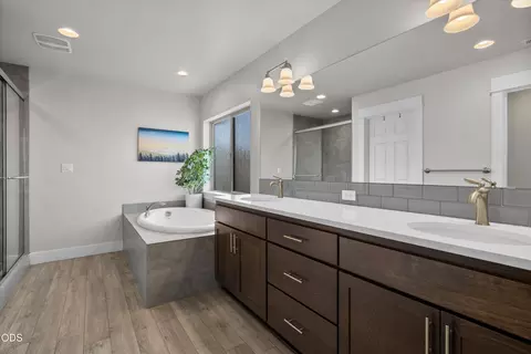 Bath - 20571 Rolen Ave, Bend, OR 97702 photo 2 of 4