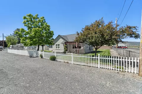Exterior - 540 E 2nd St, Merrill, OR 97633 photo 2 of 10