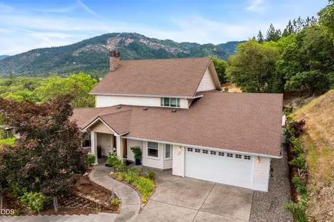 2226 SE Linden Ln, Grants Pass, OR 97527