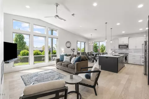Living - 63177 Iner Loop, Bend, OR 97701 photo 2 of 2