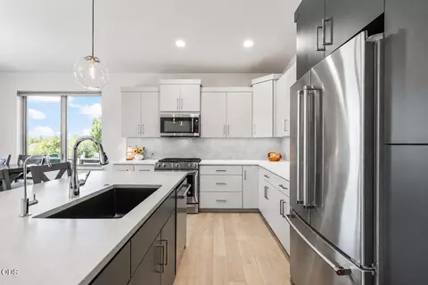Kitchen - 63177 Iner Loop, Bend, OR 97701 photo 3 of 5