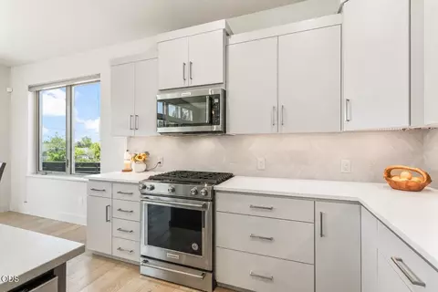 Kitchen - 63177 Iner Loop, Bend, OR 97701 photo 4 of 5