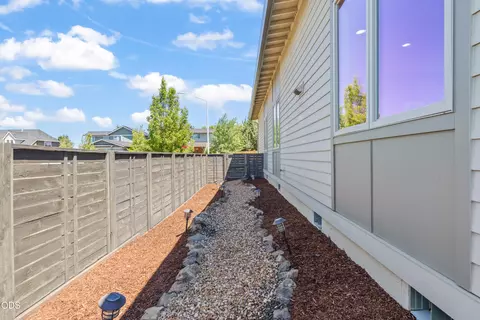 Exterior - 63177 Iner Loop, Bend, OR 97701 photo 6 of 6