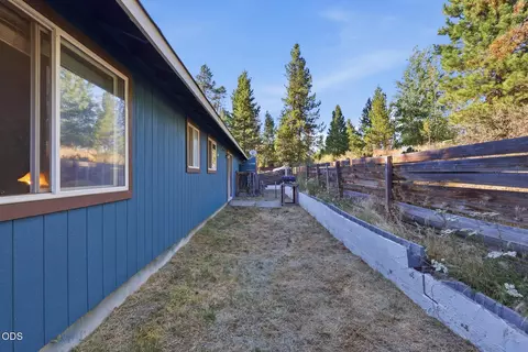 Exterior - 16801 Gross Dr, Bend, OR 97707 photo 14 of 15