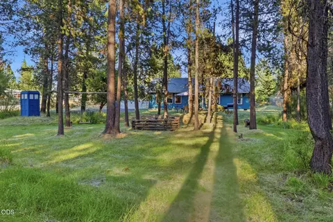 Exterior - 16801 Gross Dr, Bend, OR 97707 photo 6 of 15
