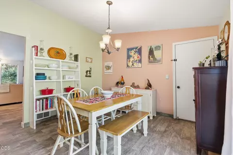 Dining - 16801 Gross Dr, Bend, OR 97707 photo 2 of 4
