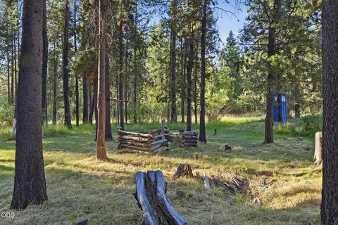 Exterior - 16801 Gross Dr, Bend, OR 97707 photo 11 of 15