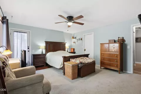 Bedroom - 16801 Gross Dr, Bend, OR 97707 photo 3 of 5