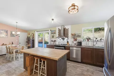 Kitchen - 16801 Gross Dr, Bend, OR 97707 photo 4 of 7