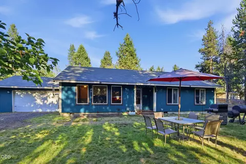 Exterior - 16801 Gross Dr, Bend, OR 97707 photo 3 of 15