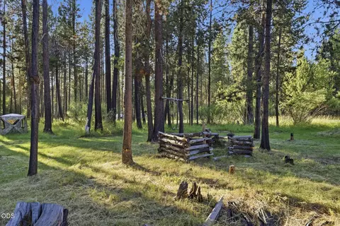 Exterior - 16801 Gross Dr, Bend, OR 97707 photo 10 of 15
