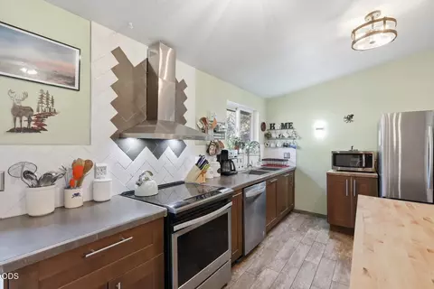 Kitchen - 16801 Gross Dr, Bend, OR 97707 photo 1 of 7