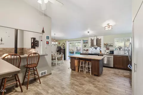 Kitchen - 16801 Gross Dr, Bend, OR 97707 photo 7 of 7