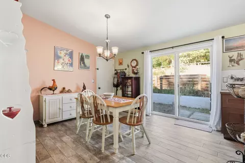 Dining - 16801 Gross Dr, Bend, OR 97707 photo 3 of 4