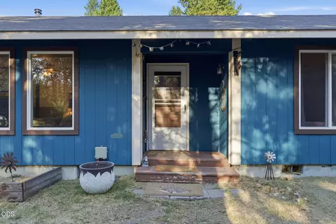 Exterior - 16801 Gross Dr, Bend, OR 97707 photo 4 of 15