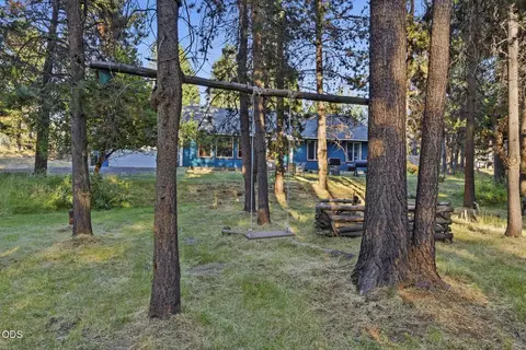 Exterior - 16801 Gross Dr, Bend, OR 97707 photo 5 of 15