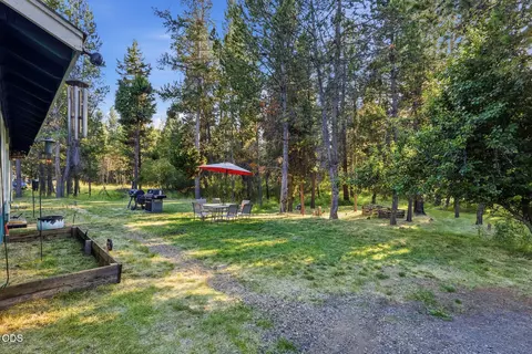 Exterior - 16801 Gross Dr, Bend, OR 97707 photo 8 of 15