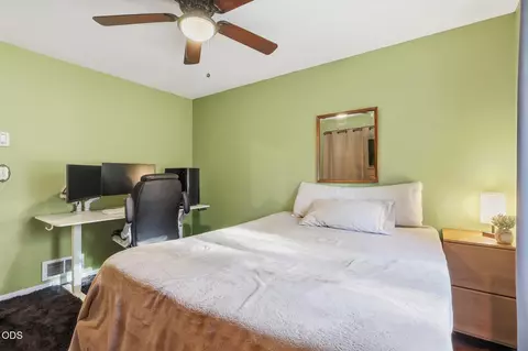 Bedroom - 16801 Gross Dr, Bend, OR 97707 photo 2 of 5