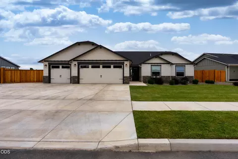 3375 NW Canyon Dr, Redmond, OR 97756