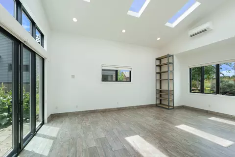 Living - 19167 Cartwright Ct, Bend, OR 97702 photo 5 of 5