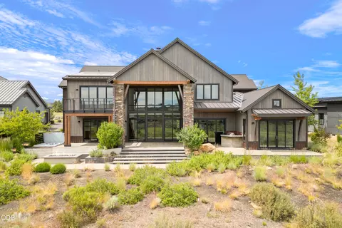 Exterior - 19167 Cartwright Ct, Bend, OR 97702 photo 8 of 11