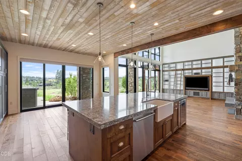 Kitchen - 19167 Cartwright Ct, Bend, OR 97702 photo 4 of 8